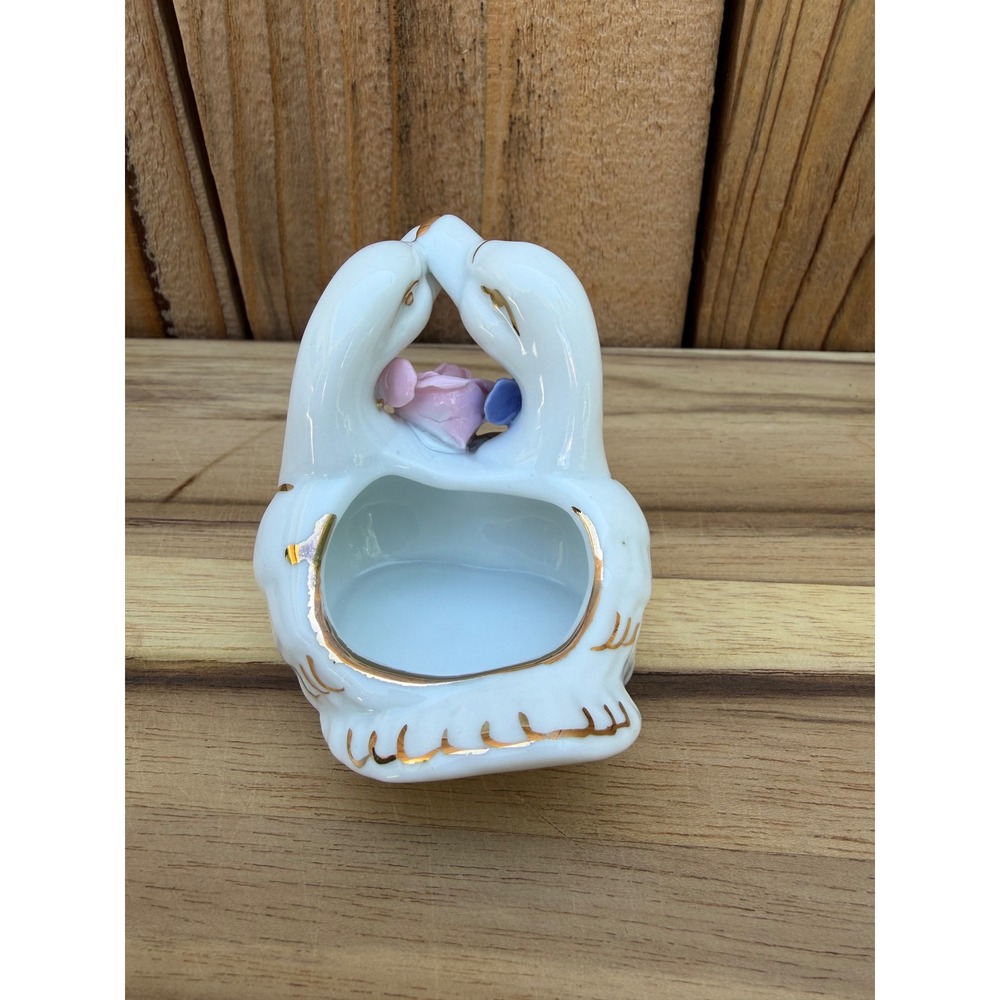 White Swans & roses trinket dish, plater, romance, figurine - Picture 4 of 8